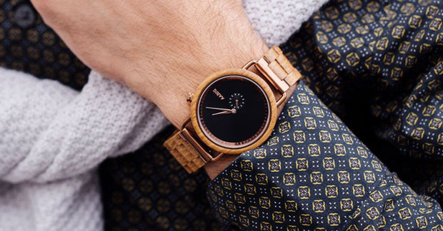 <h3>Elegant Men’s Wooden Watch</h3>