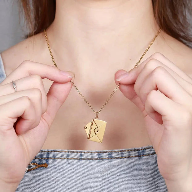 <h3><strong>Envelope Love Necklace</strong></h3>